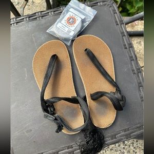 Earth Runner Circadian, Kids size 3 with new lifestyle laces.